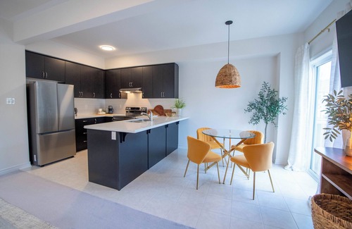 Ancaster House | The Coziest Corner in Ancaster. Brand New!