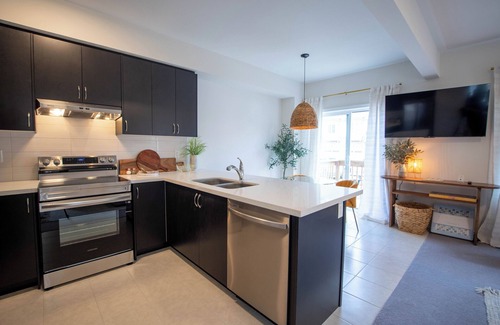 Ancaster House | The Coziest Corner in Ancaster. Brand New!