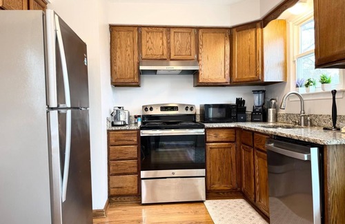 Newark House | The Cozy Corner, 2-bedroom townhome in charming Newark with WiFi, and parking