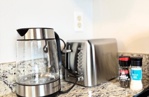 Newark House | The Cozy Corner, 2-bedroom townhome in charming Newark with WiFi, and parking