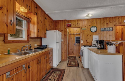 Crosslake Cabin | The Cozy Cub-A Rustic Cozy Cabin in Crosslake