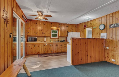Crosslake Cabin | The Cozy Cub-A Rustic Cozy Cabin in Crosslake
