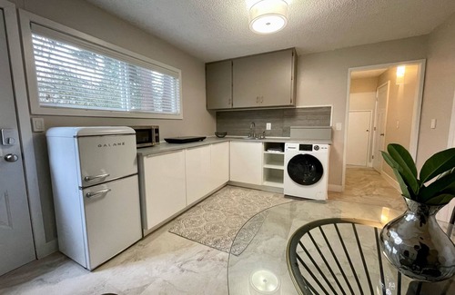 Bull Mountain House | The Cozy Edge - 2br Home with warm fireplace!