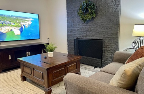 Bull Mountain House | The Cozy Edge - 2br Home with warm fireplace!
