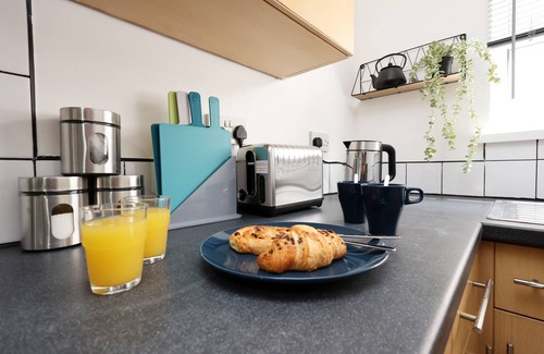 Plasnewydd House | The Cozy Home | 11min Walk to Cardiff Central | Linen + Parking Provided |