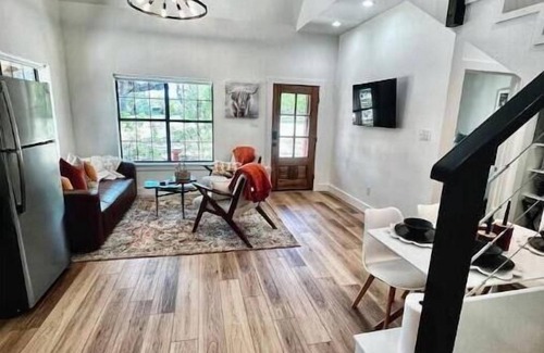 Boerne Cottage | The Cozy Oak Cottage at The Red Barn Ranch