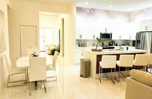 Homestead House | The Cozy Palm House