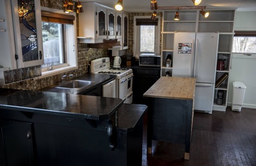 Bellevue House | The Cozy Red Cabin
