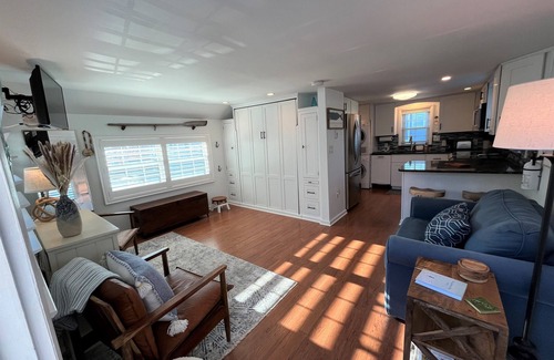 Gold Coast Cottage | The Cozy Seahorse Cottage, a few steps to the beach!