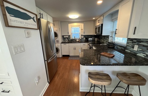 Gold Coast Cottage | The Cozy Seahorse Cottage, a few steps to the beach!