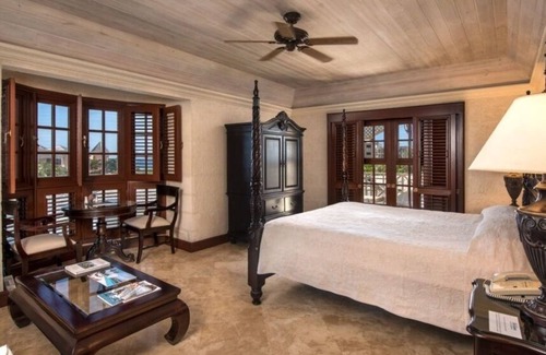 Diamond Valley Resort | The Crane Resort 2BR+3Bth. Ocean View. Priv 28' pool Kitchen+LivingRoom Sleep 6
