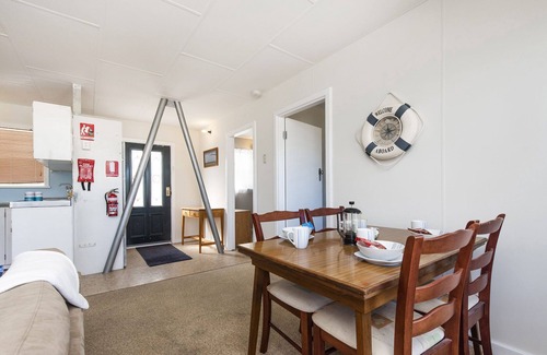 Lancelin House | The Cray Pot-Conveniently located in the heart of Lancelin