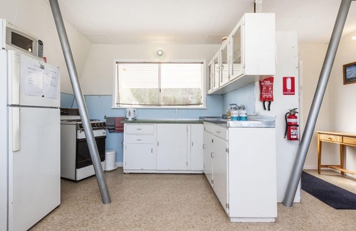 Lancelin House | The Cray Pot-Conveniently located in the heart of Lancelin