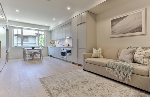 Rossland Apartment | The Crescent