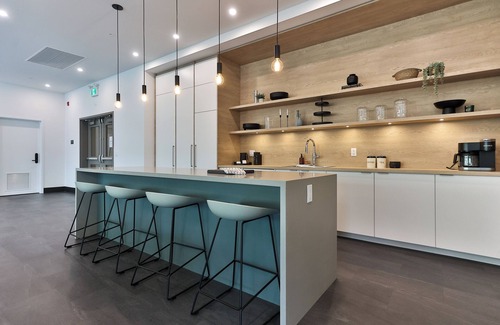 Rossland Apartment | The Crescent