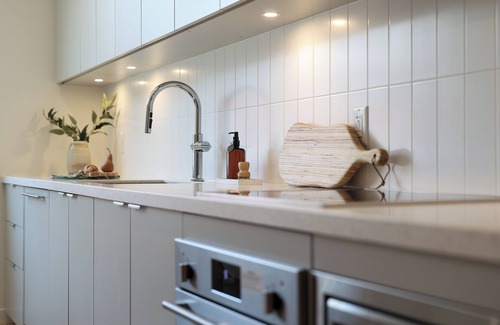 Rossland Apartment | The Crescent