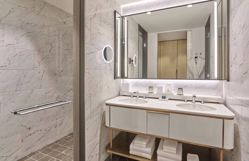 Fort Worth Cultural District Hotel | The Crescent Hotel | Crescent Suite | Prime Location for Museum Exploration