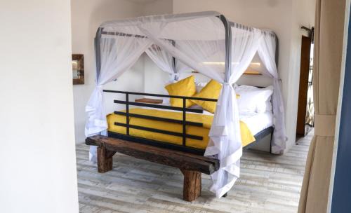 Baruti West Villa | The Croft
