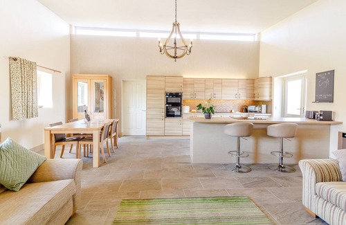 Malvern Cottage | THE CROFT, pet friendly, with hot tub in Leigh Sinton