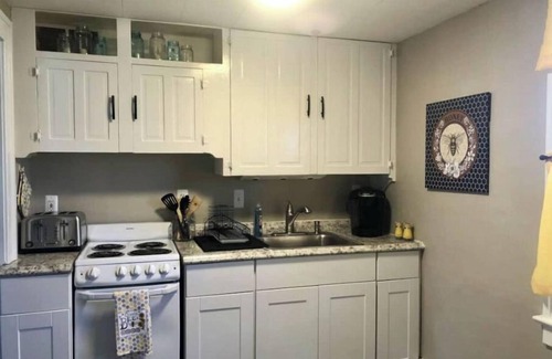 Algonac Apartment | The Crooked House