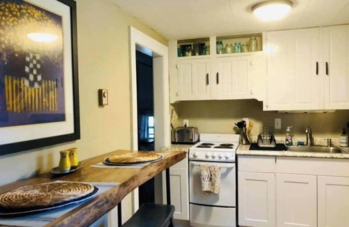 Algonac Apartment | The Crooked House