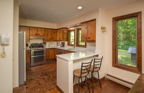 Stockbridge House | "The Crooked House" with A/C and sauna on private wooded lot near Killington