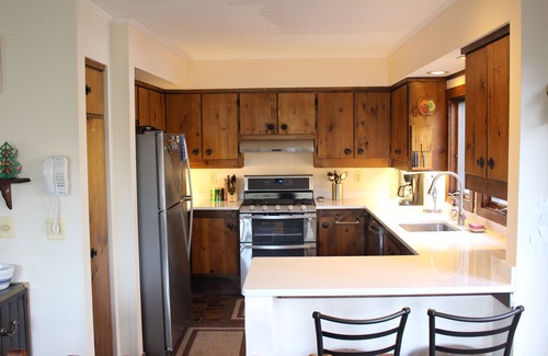 Stockbridge House | "The Crooked House" with A/C and sauna on private wooded lot near Killington