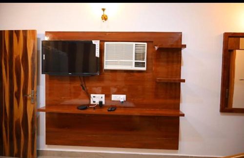 Murthal Hotel | The Crown Hotel