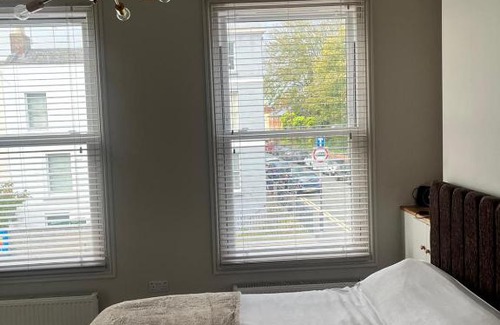 Montpellier Bed & Breakfast | The Curious Apartment, Cheltenham