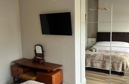 Montpellier Bed & Breakfast | The Curious Apartment, Cheltenham