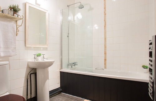 Copthorne Hotel | The Curious Pig in the Parlour