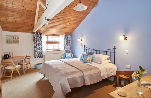 Hickling Bed & Breakfast | The Dairy Barns
