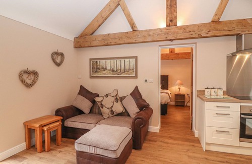 Wimbolds Trafford Cottage | THE DAIRY, romantic, with hot tub in Chester
