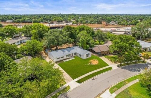 Northwest Dallas House | The Dallas Hub - Spacious 4BR - Prime location