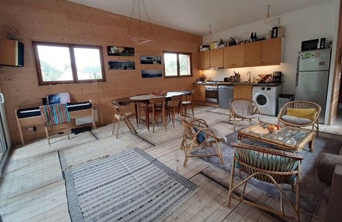 Quend Villa | The datcha in the trees, modernist villa