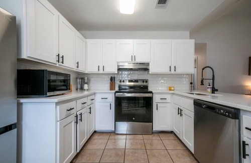 Oxford House | The David, Discounted rate for S. Carolina game!