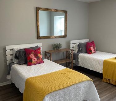 Hamilton Apartment | The Deannie Apt #6 - Simple and Homey 2bd w/WiFi