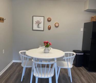 Hamilton Apartment | The Deannie Apt #6 - Simple and Homey 2bd w/WiFi