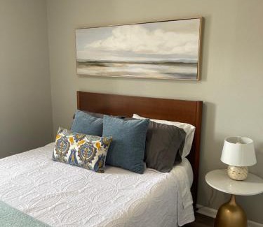 Hamilton Apartment | The Deannie Apt #6 - Simple and Homey 2bd w/WiFi