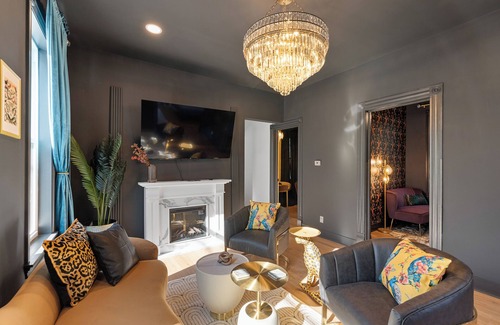 Fifth Ward House | The Deco Lounge: Parking, Patio & Luxe Style. Get your Gatsby on!