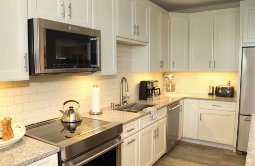 Fennville Bed & Breakfast | The Deluxe Apartment, The Exclusive Deluxe Apartment