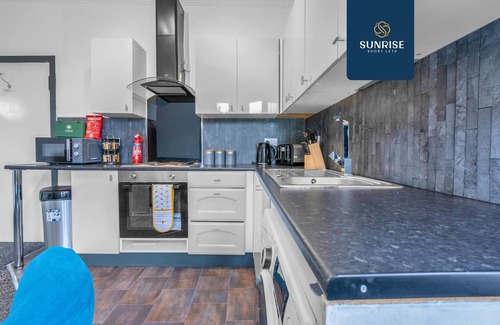 Dundee Apartment | The Dens, 3 Bedrooms, 4 Beds.