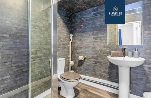 Dundee Apartment | The Dens, 3 Bedrooms, 4 Beds.