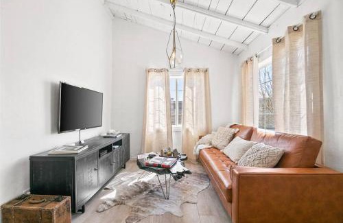 Joshua Tree House | The Desert Nomad Retreat in Joshua Tree Village