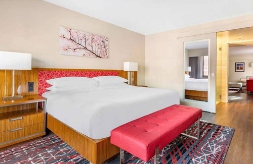 West End Hotel | The District, a Hilton Club - Two Bedroom (Lock-off)