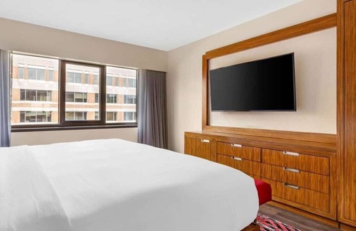 West End Hotel | The District, a Hilton Club - Two Bedroom (Lock-off)