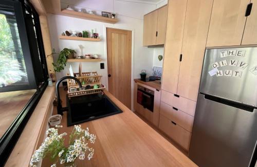 Raglan House | The Divvy Hut Raglan Retreat