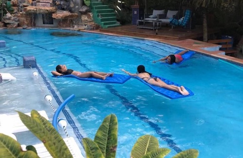 Gibson Bight House | The Dock Resort: Includes boat for snorkeling out at the reef ! NEW LOW PRICE !