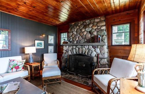 Clear Lake House | The Doctor's Cottage - Vacation Back In-Time