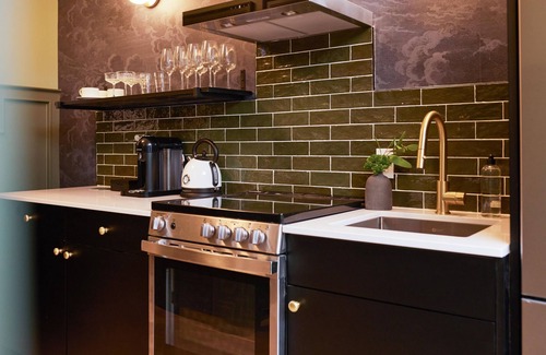 Collingwood Hotel | The Dorchester Hotel